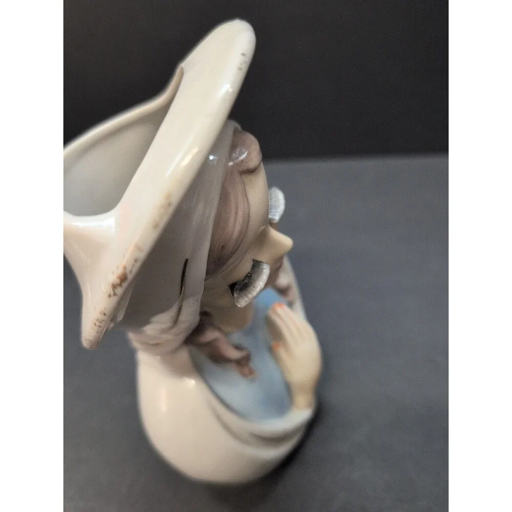 Unbranded vintage ceramic